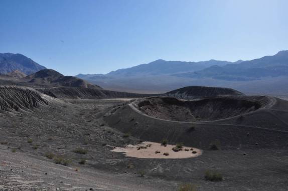Pequeno vulcão ao lado da cratera do vulcão Ubehebe, no norte do Death Valley National Park, na Califórnia - EUA